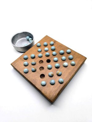 Senku de madera y bolitas (canicas)