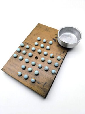 Senku de madera y bolitas (canicas)